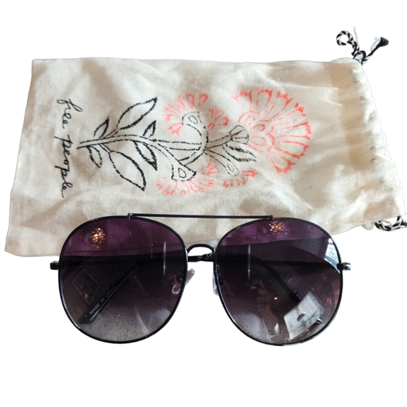 Free People Accessories - NWOT Free People large aviator sunglasses